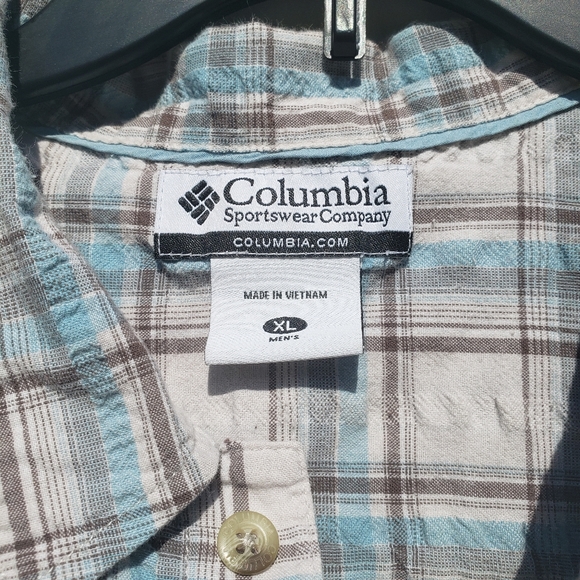 Columbia like new plaid short sleeve button down - Picture 4 of 8